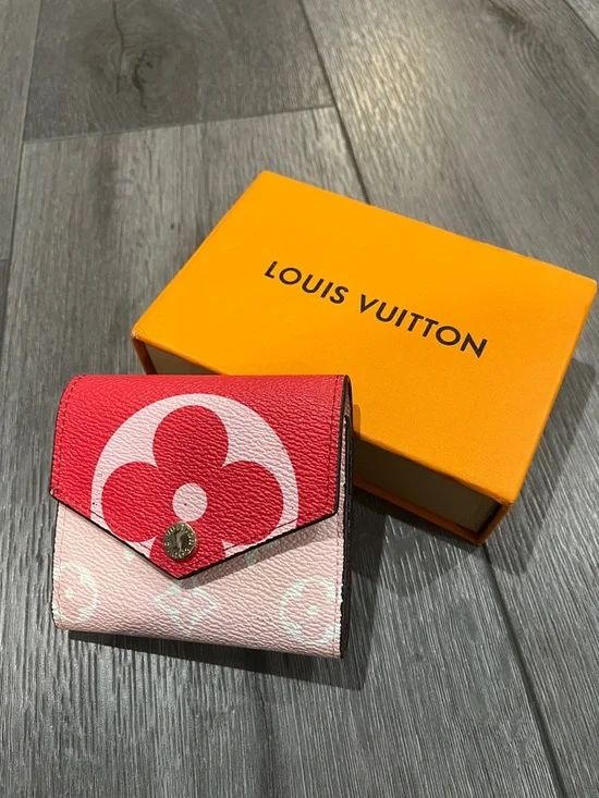 Louis Vuitton Zoe Wallet Giant Monogram Red/Pink Compact Wallet - Picture 15 of 16